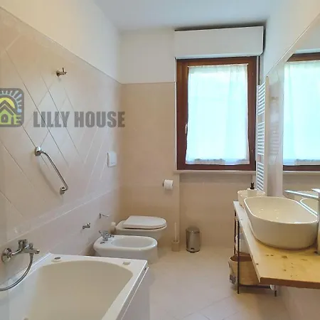 Lilly House アパート