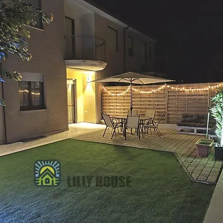 Lilly House アパート